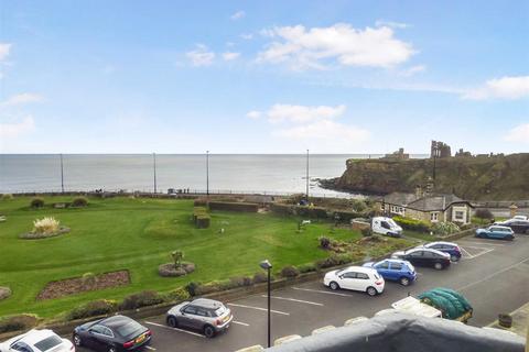 3 bedroom apartment to rent, Percy Gardens, Tynemouth