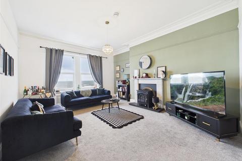 3 bedroom apartment to rent, Percy Gardens, Tynemouth