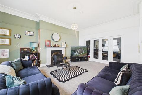 3 bedroom apartment to rent, Percy Gardens, Tynemouth