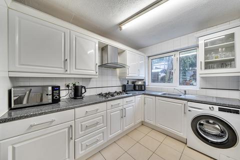 4 bedroom end of terrace house for sale, Beadnell Road, London