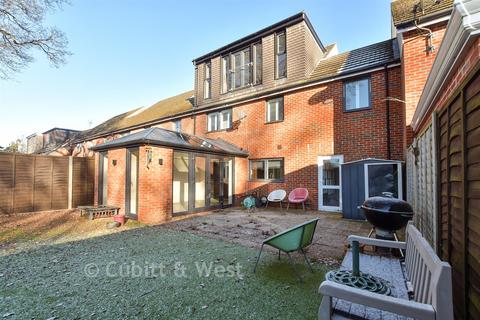 5 bedroom link detached house for sale, Pinova Close, Crawley, West Sussex