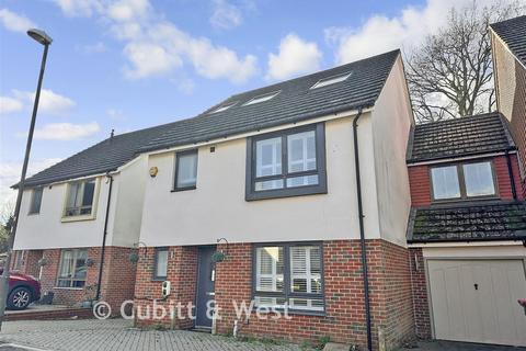 5 bedroom link detached house for sale, Pinova Close, Crawley, West Sussex