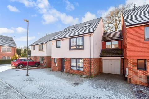 undefined, Pinova Close, Crawley RH11