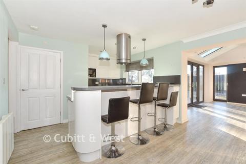 undefined, Pinova Close, Crawley RH11