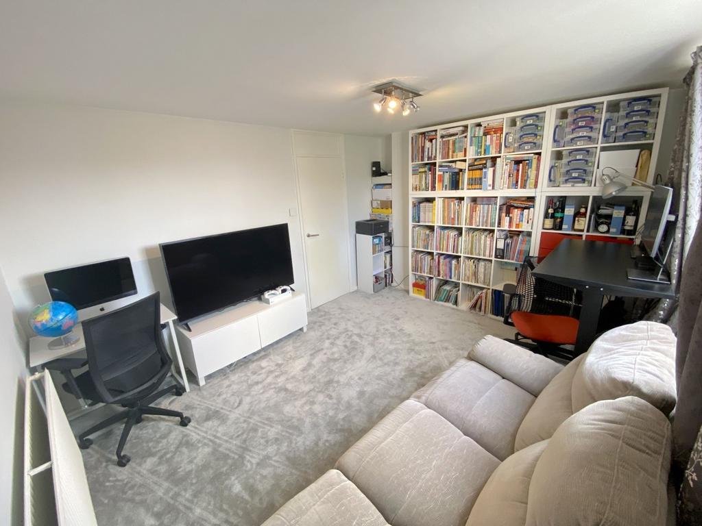 Lounge or Bedroom