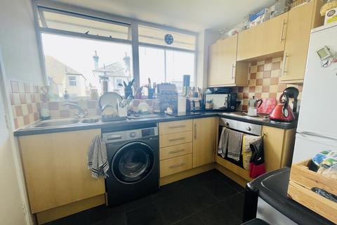 2 bedroom flat to rent, Pevensey Road, Eastbourne BN21
