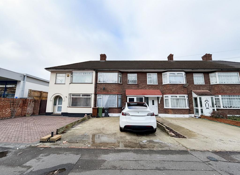 Whalebone Ln South RM8