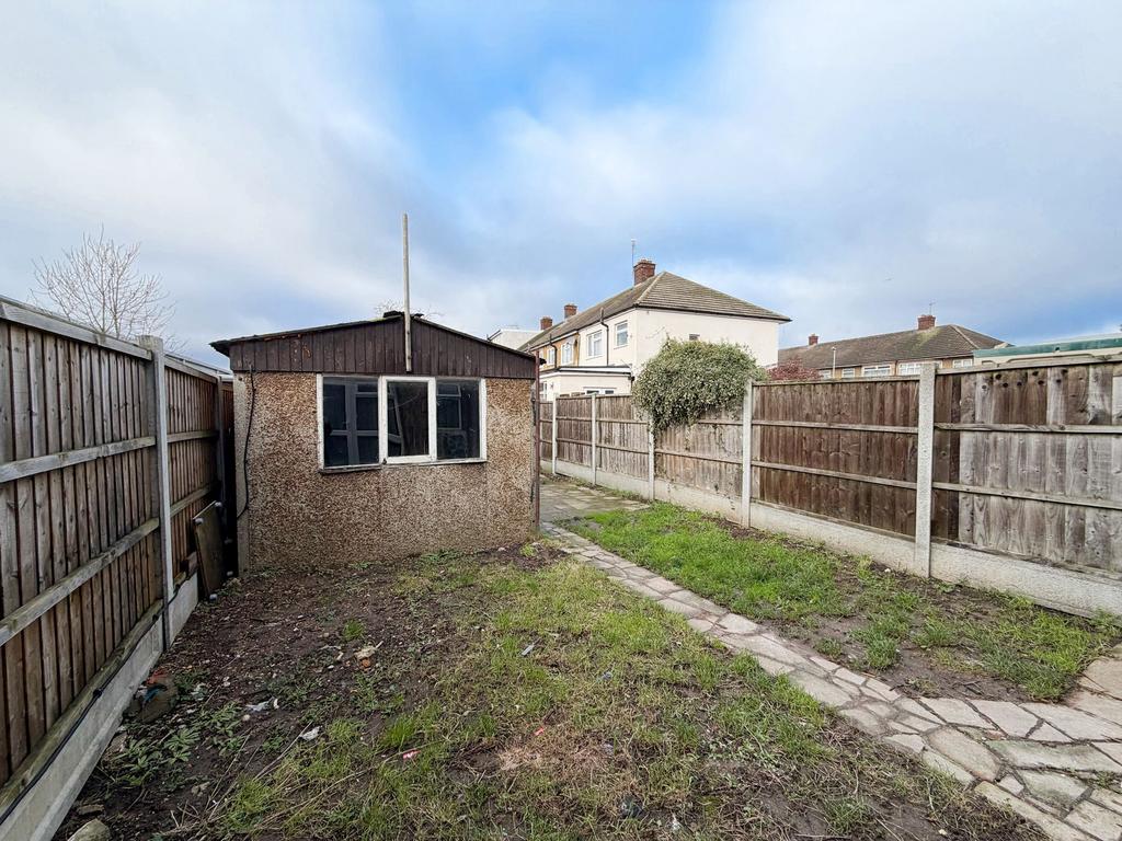 Whalebone Ln South RM8