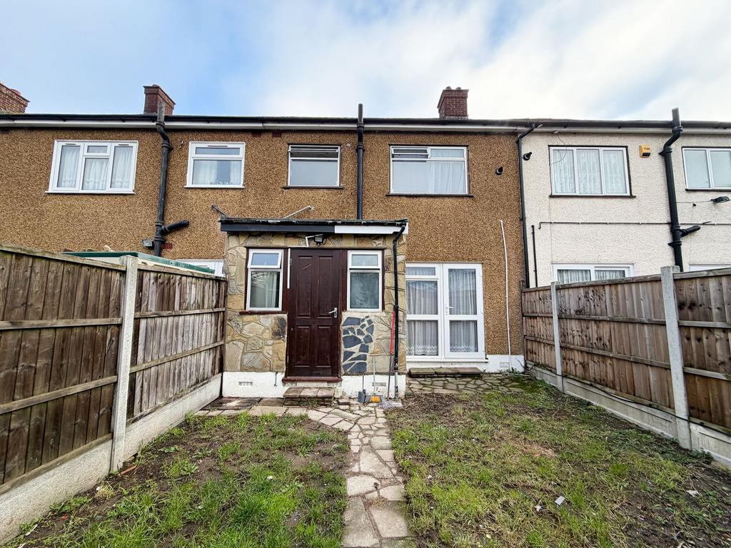 Whalebone Ln South RM8
