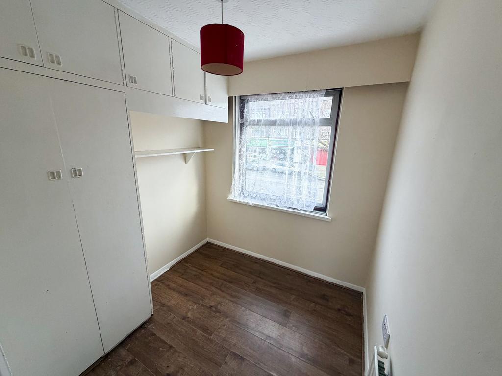 Whalebone Ln South RM8