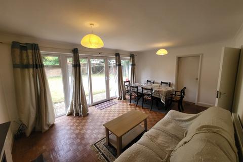 4 bedroom bungalow to rent, Mitcham CR4
