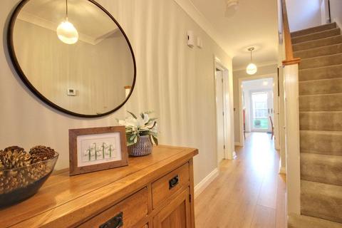 3 bedroom detached house for sale, Curtis Grove, Cottingham