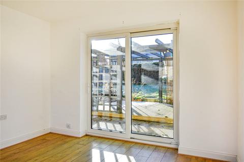 3 bedroom semi-detached house to rent, De Montfort Road, Speen, Newbury, RG14