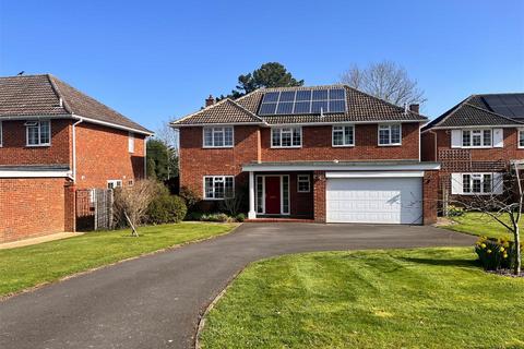 4 bedroom detached house for sale, MILL CLOSE, GREAT BOOKHAM, KT23