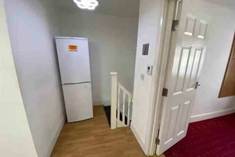 1 bedroom flat to rent, 72b King Street Rear Flat, UB2 4DD