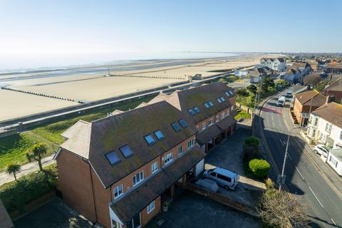 4 bedroom end of terrace house for sale, High Street, Dymchurch, TN29