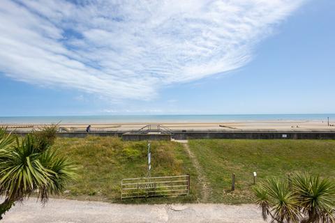 4 bedroom end of terrace house for sale, High Street, Dymchurch, TN29