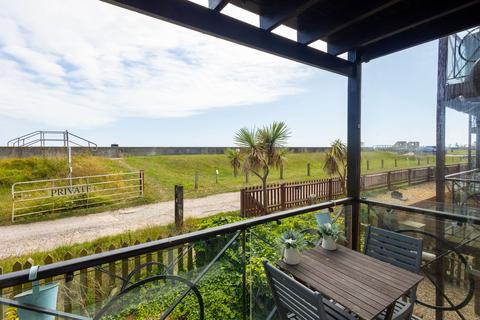4 bedroom end of terrace house for sale, High Street, Dymchurch, TN29