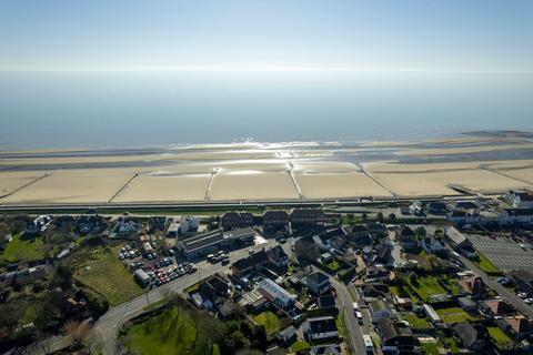 4 bedroom end of terrace house for sale, High Street, Dymchurch, TN29