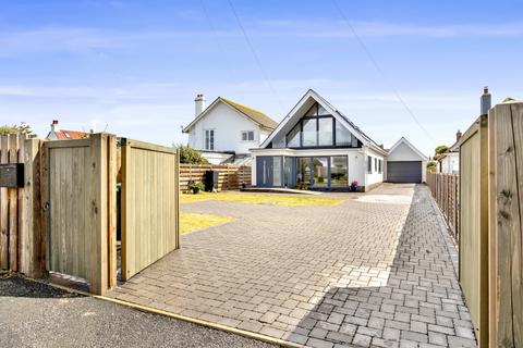 2 bedroom detached house for sale, Danefield Road, Selsey