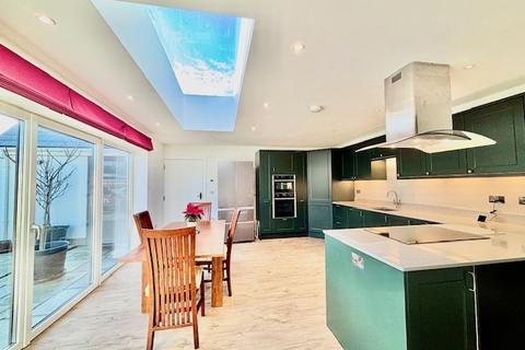 2 bedroom detached house for sale, Danefield Road, Selsey