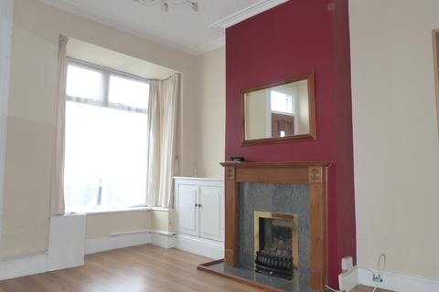 2 bedroom house to rent, Dell Road, Birmingham, B30