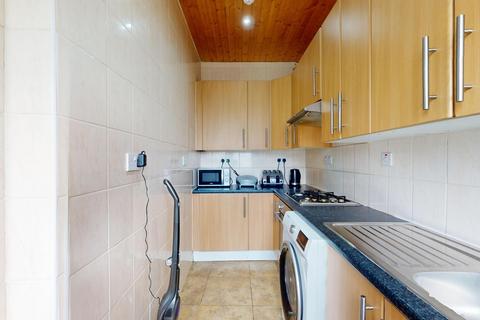 1 bedroom in a flat share to rent, Horn Lane, Ealing, W3