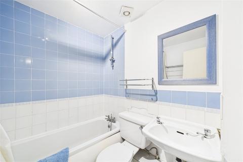 2 bedroom end of terrace house to rent, Centurion Close, Reading, Berkshire, RG1