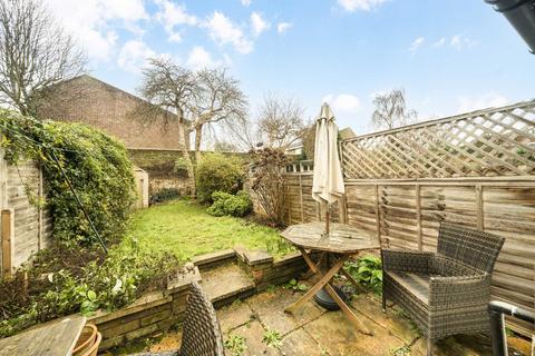 2 bedroom flat to rent, Vanderbilt Road, London SW18