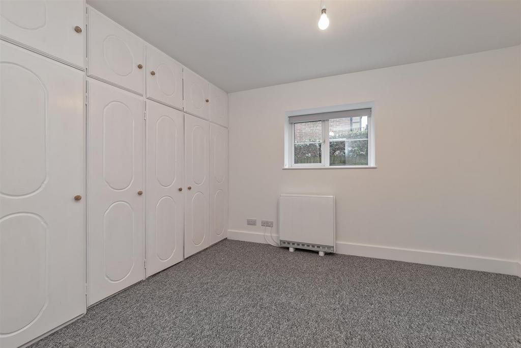 13 Dennis Court-8.jpg