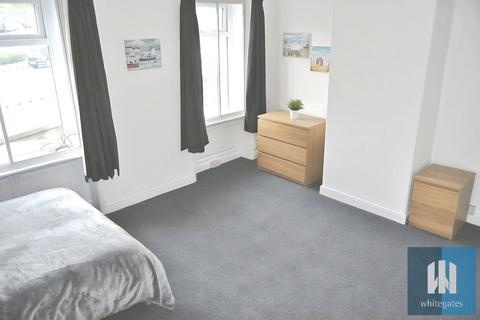 1 bedroom in a house share to rent, Almondbury Bank, Huddersfield, HD5