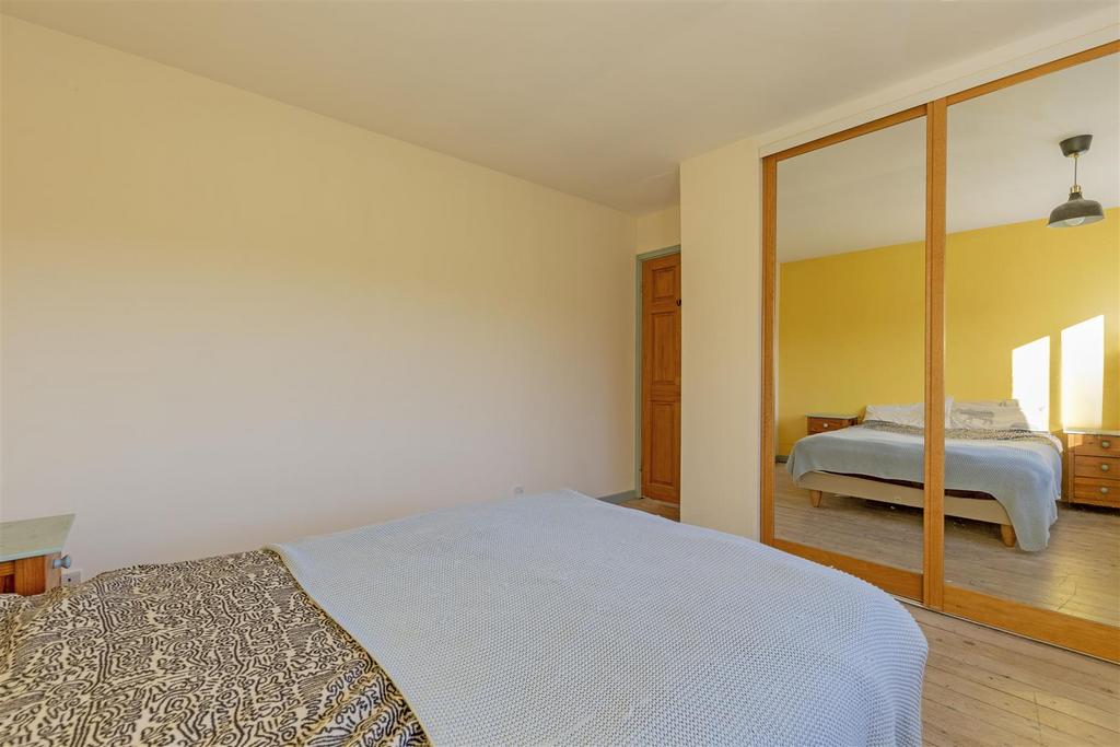 Bedroom 1-3.jpg