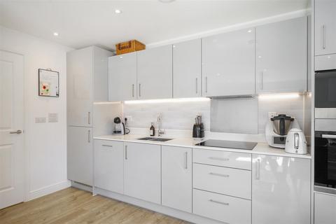 2 bedroom flat for sale, Ceres Crescent, Epsom
