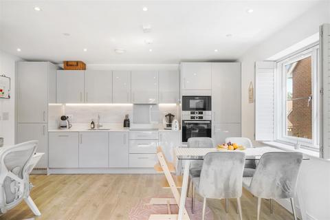 2 bedroom flat for sale, Ceres Crescent, Epsom