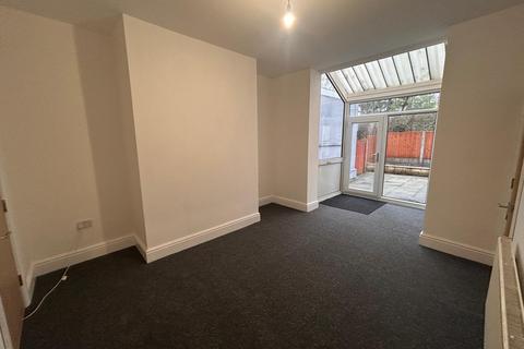 3 bedroom terraced house to rent, Miller Street, Ashton Under Lyne,