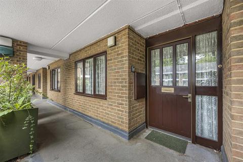 undefined, Emmbrook Court, Reading