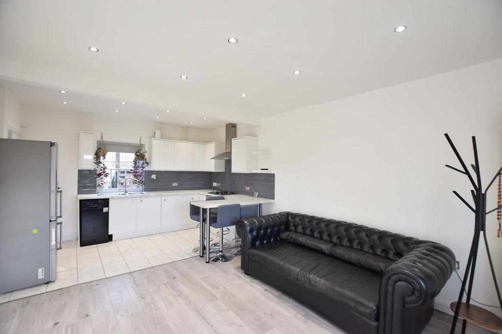 Living Room/Kitchen
