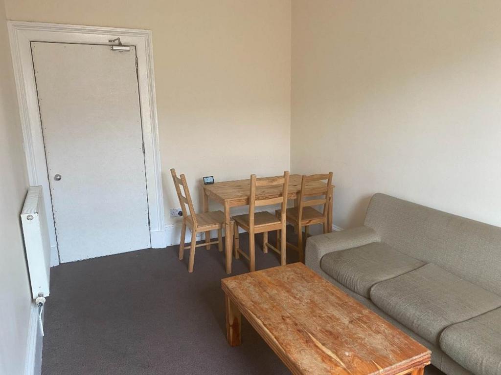 Living room 2