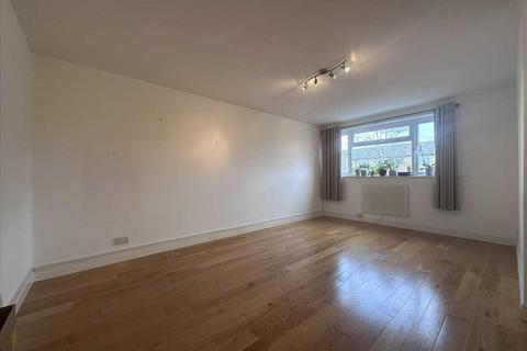 2 bedroom apartment to rent, Victoria Road, Ruislip
