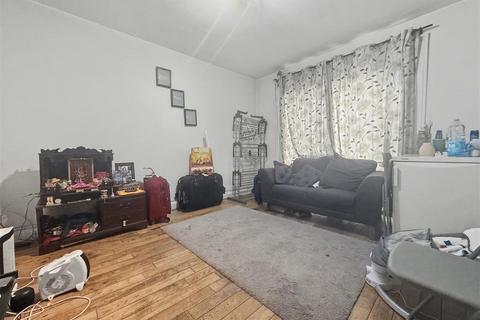3 bedroom semi-detached house for sale, Headstone Gardens, Harrow