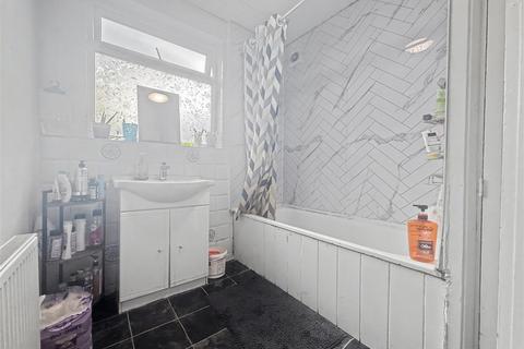 3 bedroom semi-detached house for sale, Headstone Gardens, Harrow