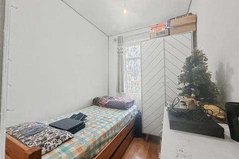 3 bedroom semi-detached house for sale, Headstone Gardens, Harrow