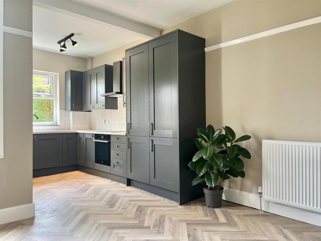 Kitchen 2.jpg