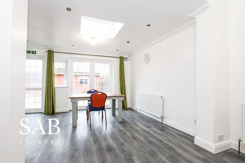 4 bedroom semi-detached house to rent, Lady Margaret Road, Southall, UB1