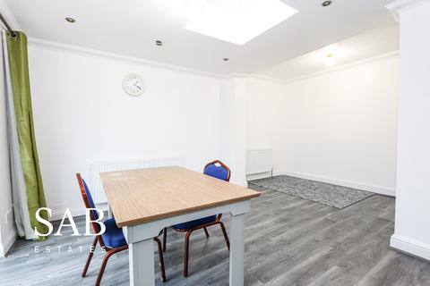 4 bedroom semi-detached house to rent, Lady Margaret Road, Southall, UB1