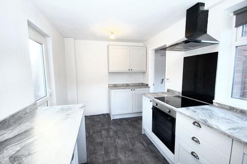 3 bedroom semi-detached house to rent, Violet Street, Ashton-In-Makerfield, WN4
