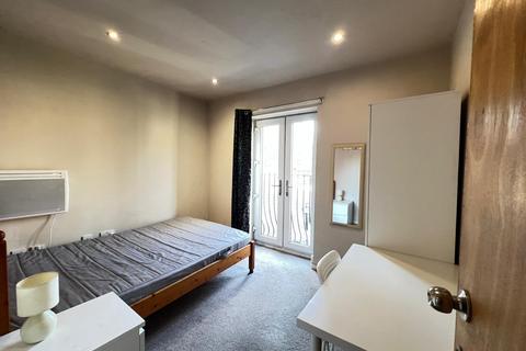 3 bedroom flat to rent, Charlotte Mews, Newcastle upon Tyne NE1