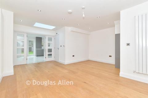 4 bedroom terraced house for sale, Somerville Road, Romford RM6