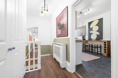 2 bedroom flat for sale, Beulah Hill, Upper Norwood, SE19
