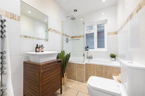 2 bedroom flat for sale, Beulah Hill, Upper Norwood, SE19